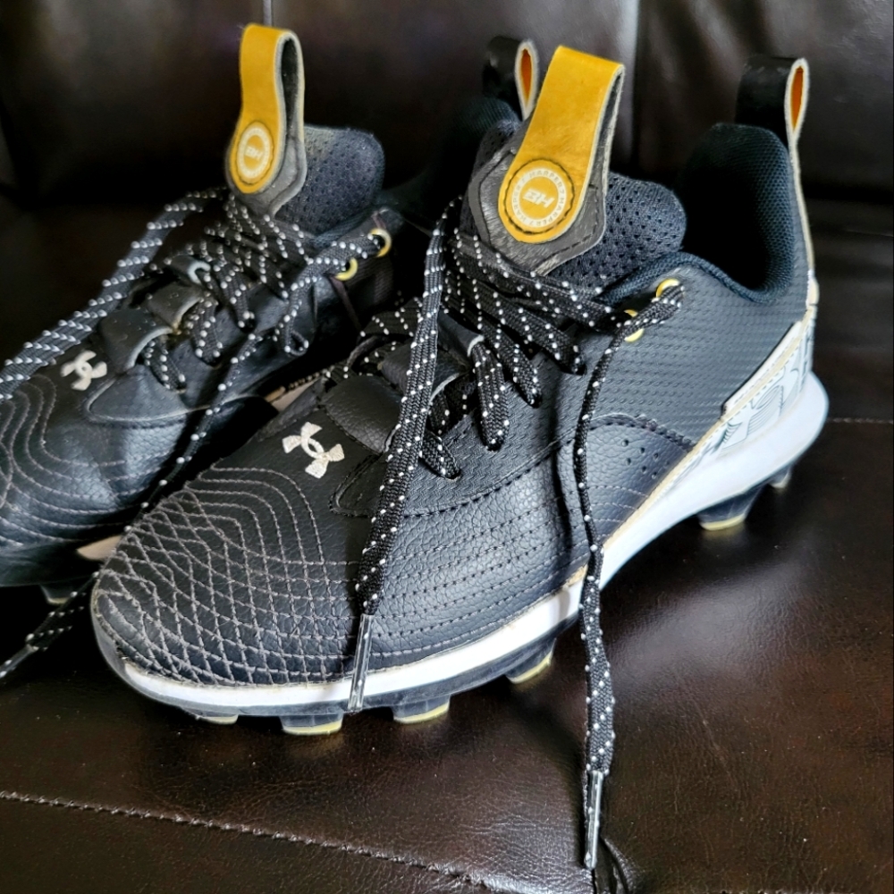 Youth Baseball Cleats size 2.5 Under Armor